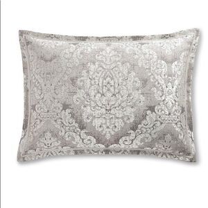 *Classic Embossed Jacquard Standard Sham